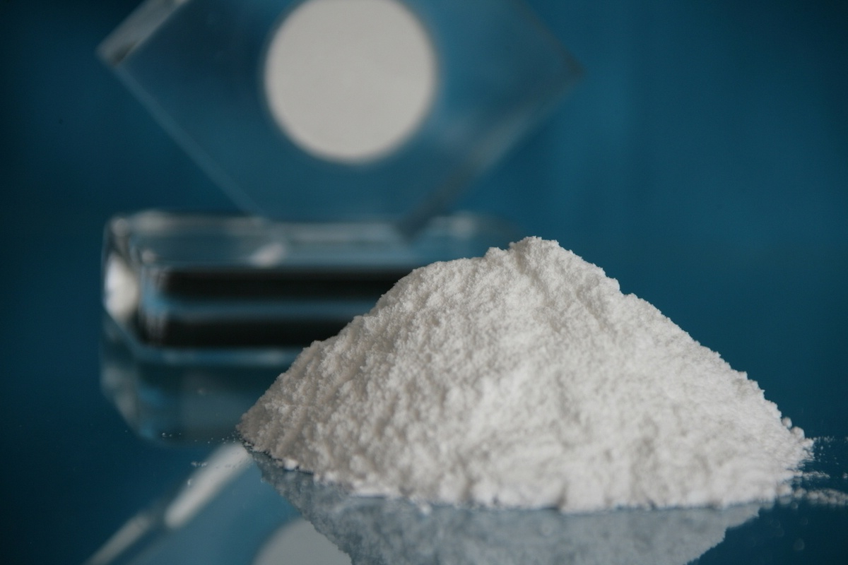 На стекольном заводе песок соду гипс. Карбонат натрия кристаллическая сода. Цинковые белила это оксид цинка. Карбонат натрия сода кальцинированная. Белила цинковые БЦОМ порошок.